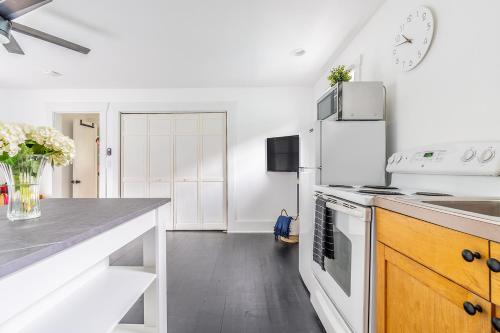 Kjøkken, Capitol Hill Cutie near Japanese Garden