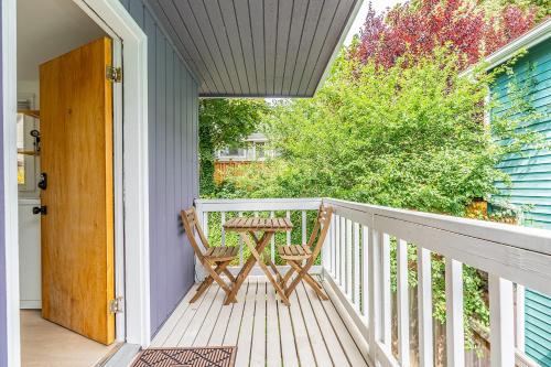 Utvendig, Capitol Hill Cutie near Japanese Garden