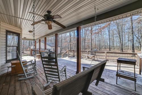 Clarksville Home with Porch and Fishing Pond Access!