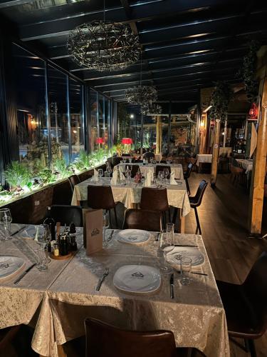Restaurant, Hotel Antika in Peje