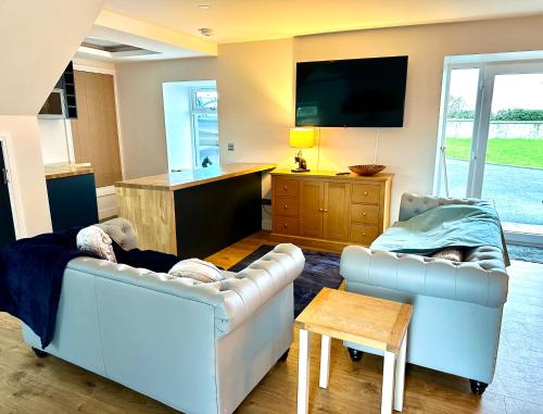 The Hideaway - Farm Stay with hottub, pool table and outdoor cinema in Н'ювмілнс