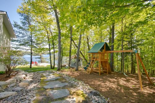 Lakefront Retreat Hot Tub Outdoor Sauna Dock Swim Stunning Views! in Rosseau (ON)