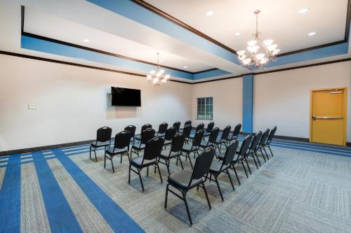 La Quinta by Wyndham Mt. Pleasant - image 3