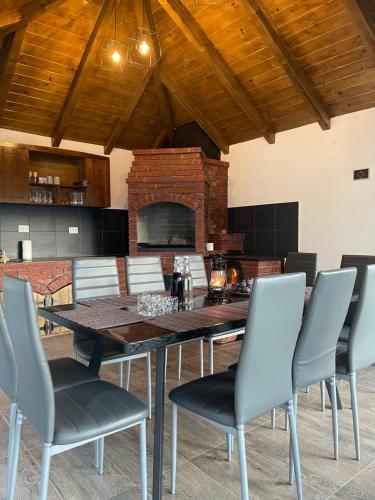 Casa cu Tihna in Fundu Moldovei