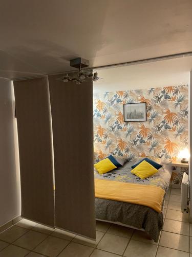 STUDIO 3 Mn de la PLAGE Terrasse Vélos Proche de la ville fortifiée (STUDIO 3 Mn de la PLAGE Terrasse Velos Proche de la ville fortifiee) in Parame