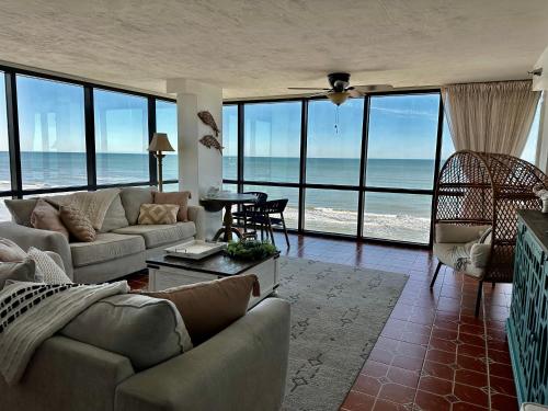beautiful oceanfront two bedroom condo in Daytona Beach, USA