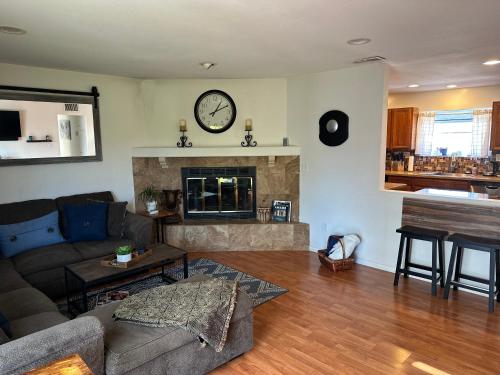 Coast, Mountain & Country in Simi Valley (CA)