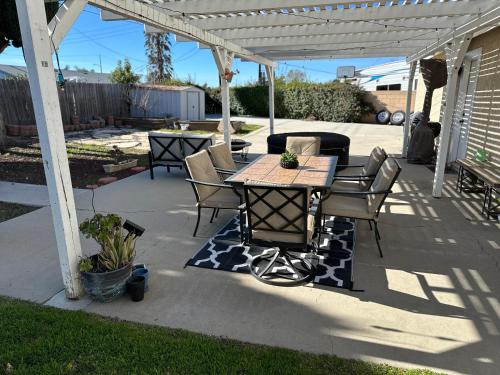 Coast, Mountain & Country in Simi Valley (CA)