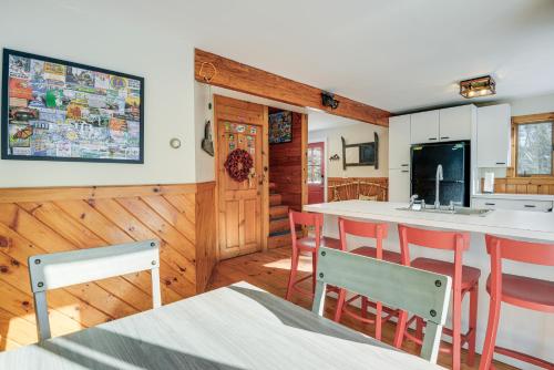 Cozy Cabin Between Stratton Resort and Mount Snow in Stratton, USA