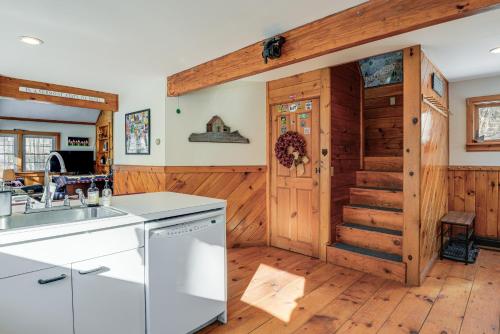 Cozy Cabin Between Stratton Resort and Mount Snow in Stratton, USA