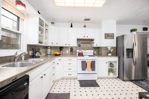 Pet Friendly Millcreek Home Close to Downtown/Mtns Pet Friendly Millcreek Home Close to Downtown/Mtns