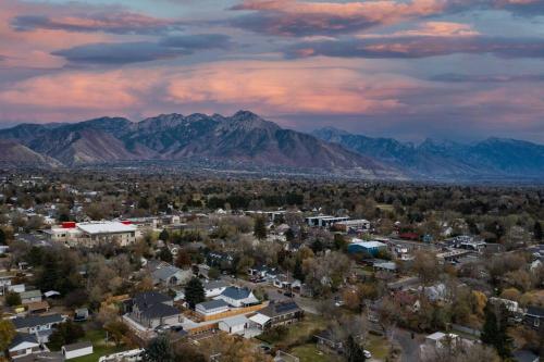 Pet Friendly Millcreek Home Close to Downtown/Mtns Pet Friendly Millcreek Home Close to Downtown/Mtns