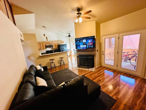 B&B Tucson - Cozy remodeled-condo near TUC Airport & Downtown - Bed and Breakfast Tucson