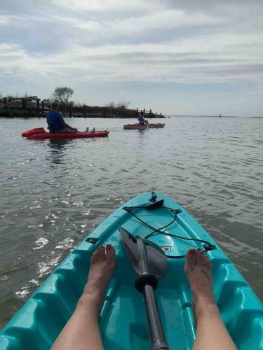 4 FREE Kayaks for use & short drive to the beach!