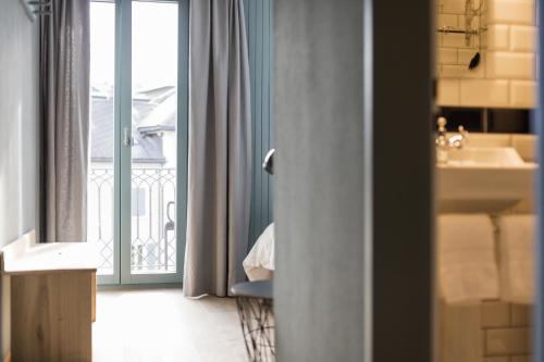 Hotel De Londres Room Type - Deluxe Double or Twin Room with Balcony