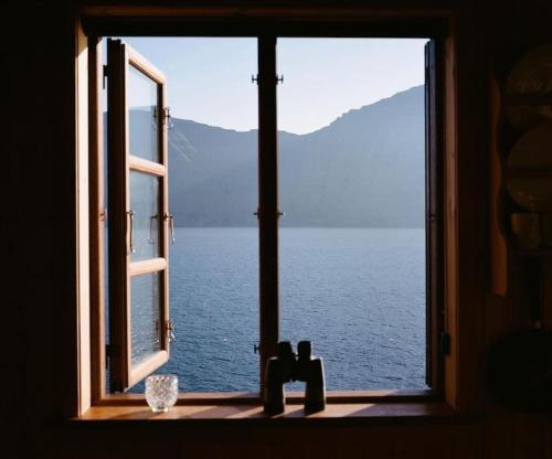 House by the sea and The Seal Woman in Джегв