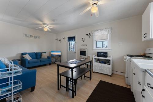 Comfortable 2BR Condo Near the Beach & Boardwalk in Wildwood, USA