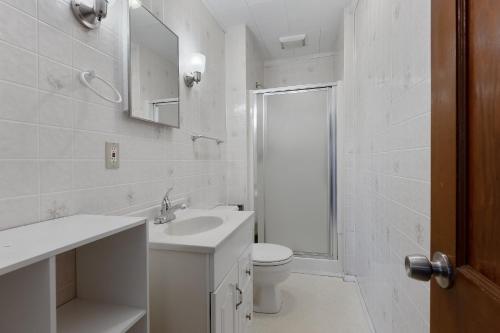 Comfortable 2BR Condo Near the Beach & Boardwalk in Wildwood, USA