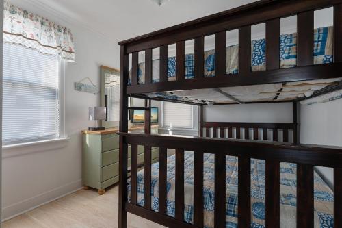 Comfortable 2BR Condo Near the Beach & Boardwalk in Wildwood, USA