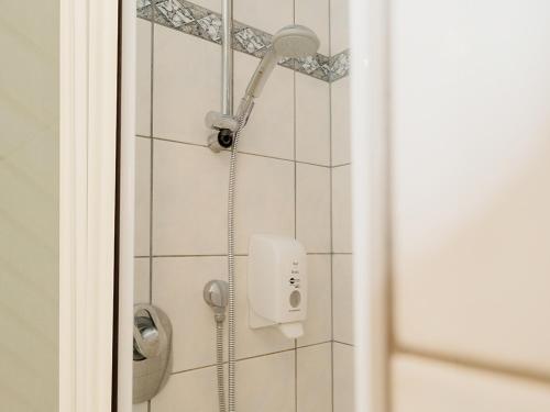 Standard Double Room image 6