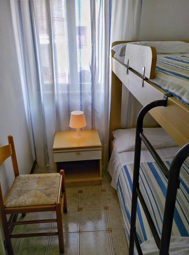 2 bedrooms, 4 beds