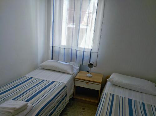 2 bedrooms, 4 beds