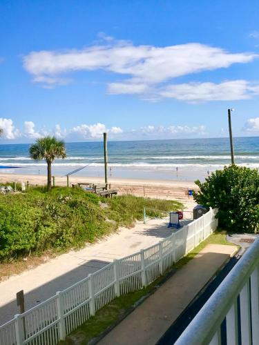 B&B Ormond Beach - Beach Haven -Ocean View At Symphony Beach Club - Bed and Breakfast Ormond Beach