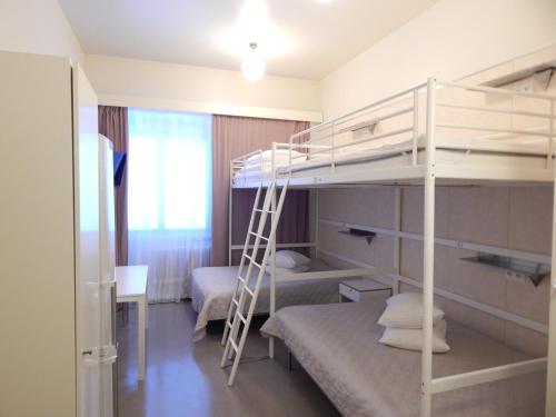 4 double beds