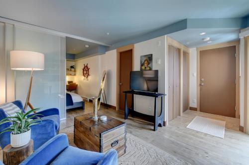 Royal Navy Suite: Modern Flat in Heart of Victoria