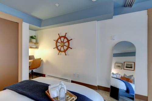 Royal Navy Suite: Modern Flat in Heart of Victoria