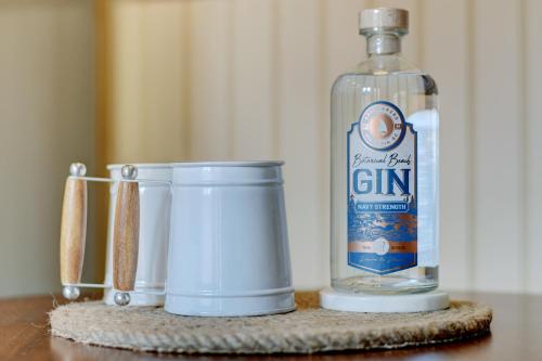 Royal Navy Suite: Modern Flat in Heart of Victoria