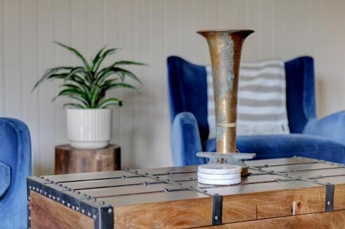 Royal Navy Suite: Modern Flat in Heart of Victoria