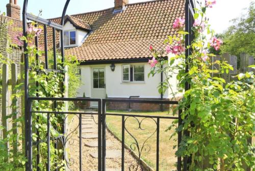 Dreamy Suffolk Country Cottage Escape