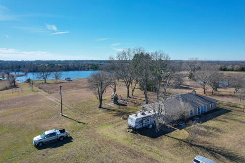 Bonham Home with On-Site Lake Access and Fire Pit! in Bonham, USA