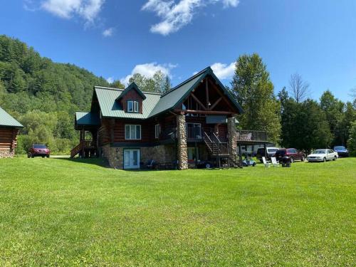 Lake side escape (log home)