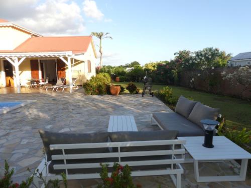 View, Villa Magnifique piscine & jardin in Baie-Mahault