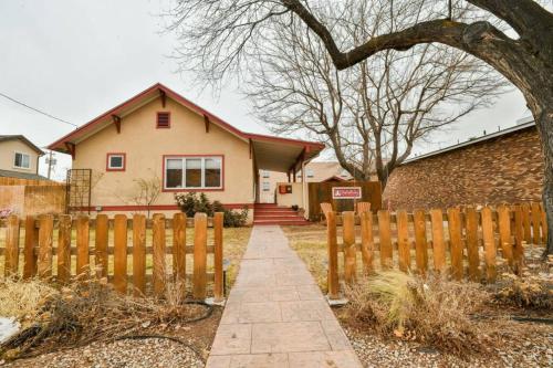 Hazel @ Stella Ruby Cottages - Steps to Downtown! in Moab, USA