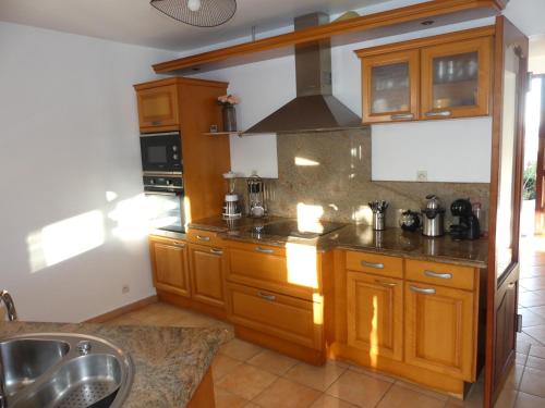 Villa Magnifique piscine & jardin in Baie-Mahault