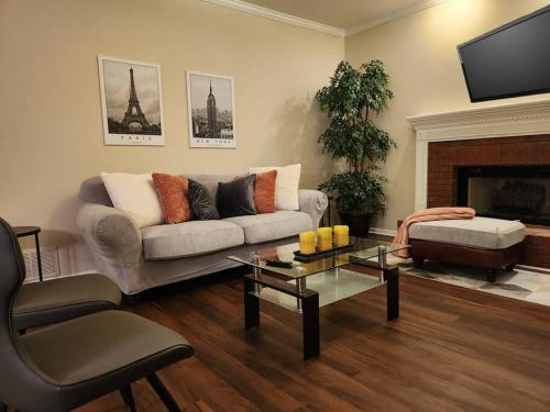 2,298Sqft-King Bed-BBQ-Gbps-W/D