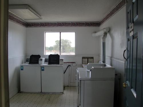 TravelStar Inn & Suites