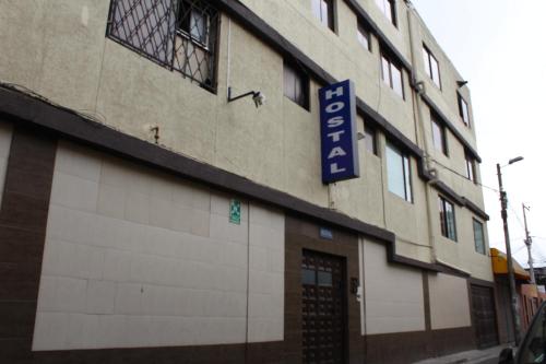JULIUS Hostal -NO PARQUEO, Alojamiento desde las 14 horas hasta 12 mediodía- photo 2
