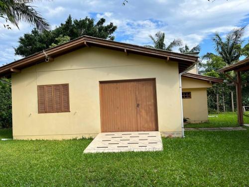 Casa na lagoa do Palmital com acesso a lagoa na propriedade e localizada apenas a 13 km da praia de  in Imbe