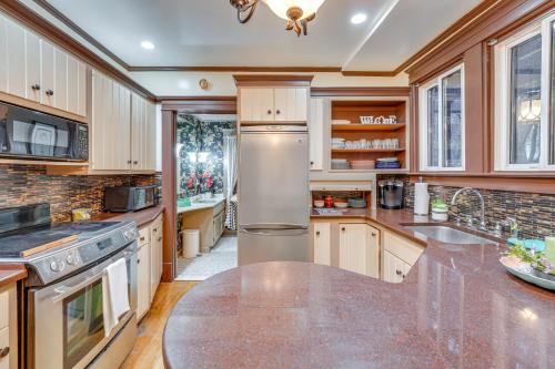 Spacious Jamestown Home Near Natl Comedy Center! in Jamestown, USA