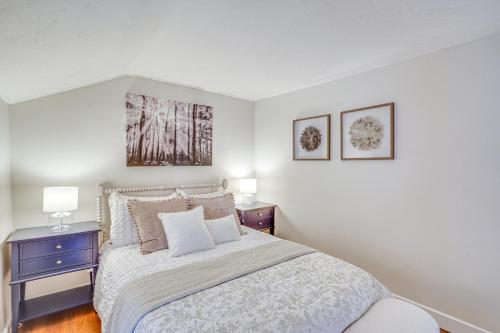 Chic New Hartford Apartment - Hike, Golf and Ski!