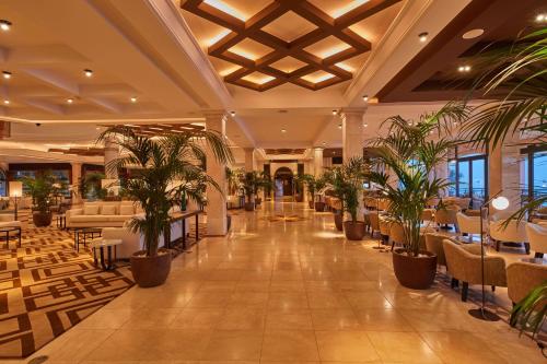 Lobby, Secrets Bahia Real in Corralejo