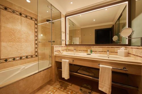 Secrets Bahía Real Resort & Spa Adults only