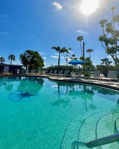 สระว่ายน้ำ, ฟิชเชอร์แมนวิลเลจ รีสอร์ท (Fishermens Village Resort) in ปุนตา กอร์ดา (FL)