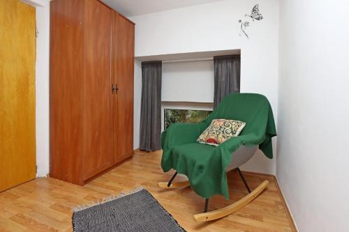 One-Bedroom Apartment image 8