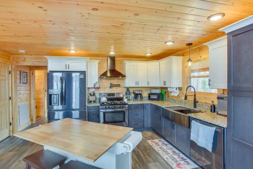 Celina Cabin with View of Dale Hollow Lake!