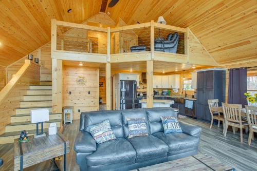 Celina Cabin with View of Dale Hollow Lake! in Livingston (TN)